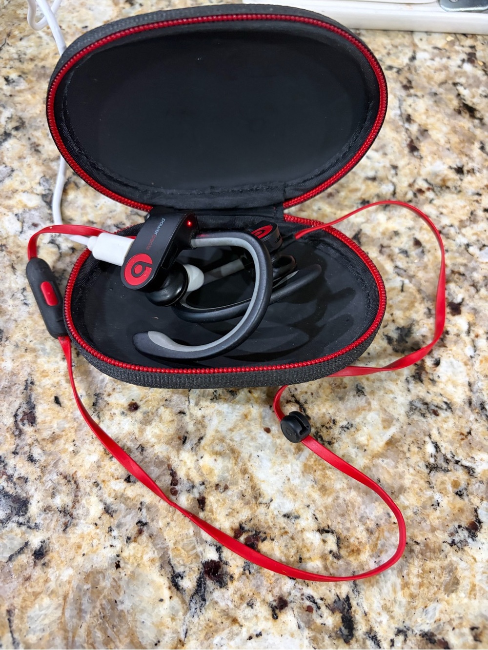 Powerbeats dr Dre Wireless Earbuds - Red